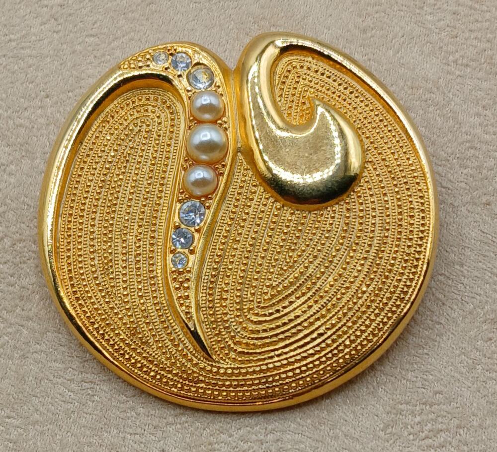 Vintage Venue USA Matte Gold Tone Rhinestone Brooch